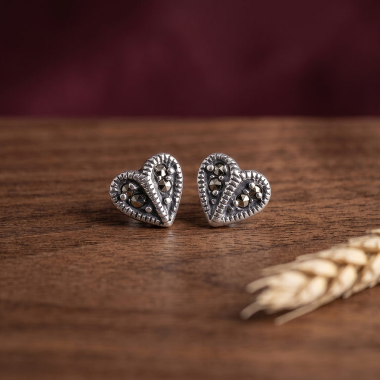 Dilruba Studs