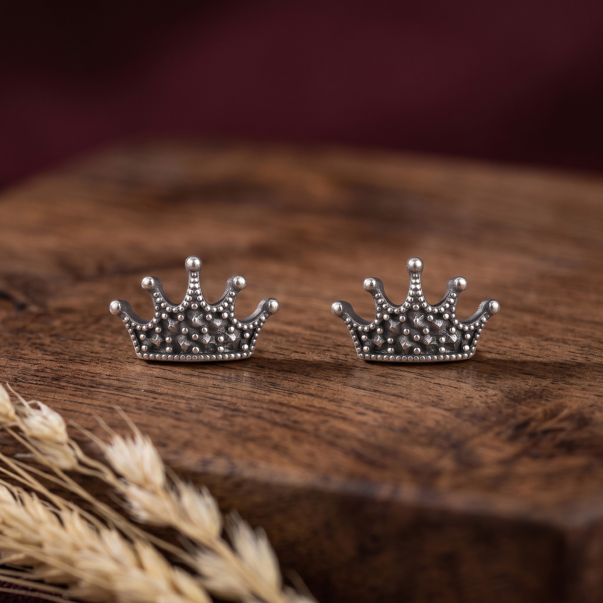 Queen Studs